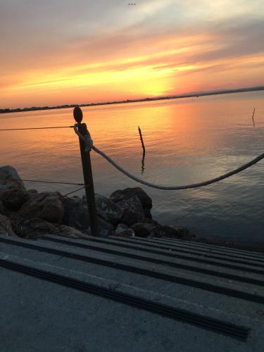 Les Pieds Dans L Eau – Sete, FL