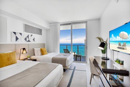 Beach House Design in Hollywood, USA