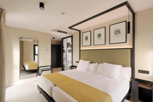 Comfort Double Room with living room image 6