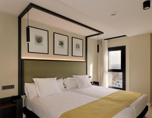 Comfort Double Room with living room image 4