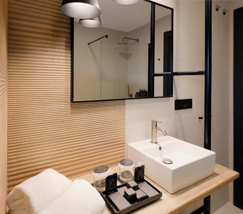 Comfort Double Room with living room image 2