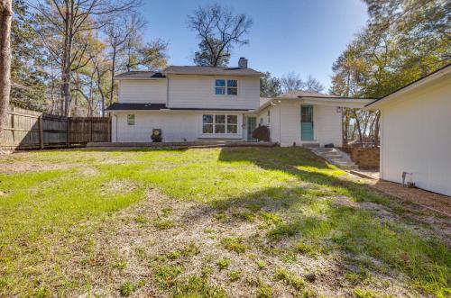 Quiet Texas Vacation Rental about 5 Mi to Lake Conroe!