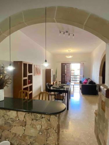 Lovely Central Large Maisonette