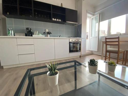 Gorgeous apartment near OLD TOWN - Tap to explore photos