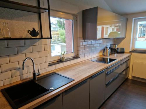 virtuve, Ferienwohnung am Wasserfall in Nohn