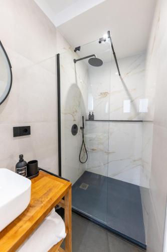 Small Double Room image 10