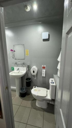 The Railway Sleeper Lodge - image 11