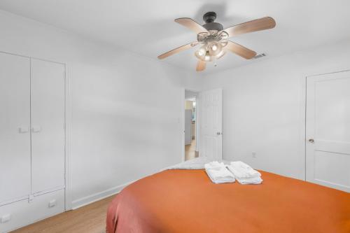 Southern Charm Getaway- 3BR in Park Circle in Charleston, USA