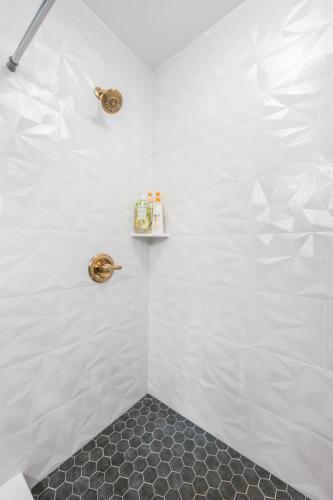 Southern Charm Getaway- 3BR in Park Circle Southern Charm Getaway- 3BR in Park Circle