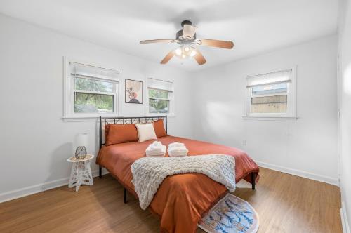 Southern Charm Getaway- 3BR in Park Circle in Charleston, USA