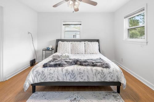 Southern Charm Getaway- 3BR in Park Circle in Charleston, USA