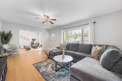 Southern Charm Getaway- 3BR in Park Circle in Charleston, USA
