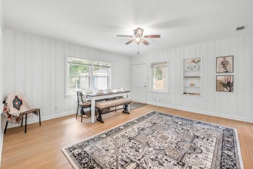 Southern Charm Getaway- 3BR in Park Circle Southern Charm Getaway- 3BR in Park Circle