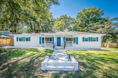 Southern Charm Getaway- 3BR in Park Circle Southern Charm Getaway- 3BR in Park Circle