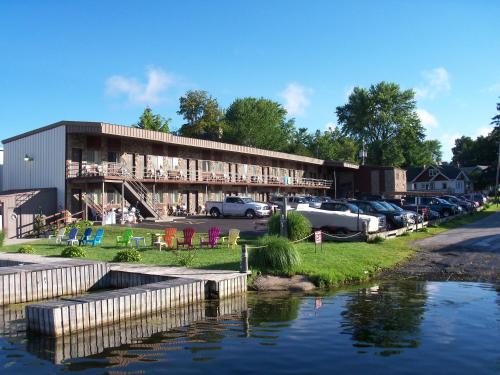 Otter Creek Inn - Accommodation - Alexandria Bay