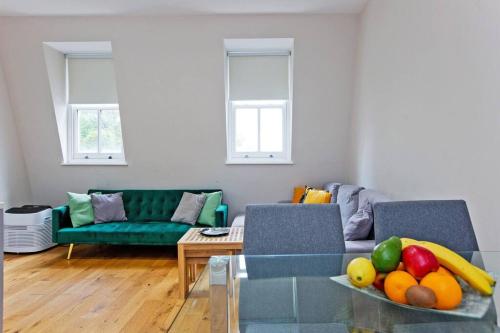 Stylish 1Bed Duplex Kensington - main image