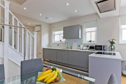 Stylish 1Bed Duplex Kensington - image 9