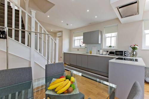 Stylish 1Bed Duplex Kensington - image 8