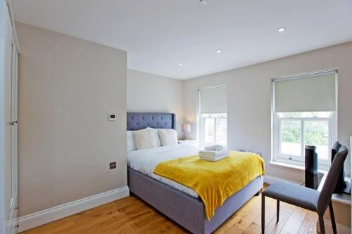 Stylish 1Bed Duplex Kensington - image 11