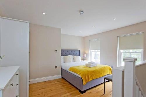 Stylish 1Bed Duplex Kensington - image 12