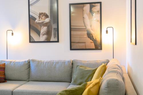 Tirana Cityscape 3- Vibrant Modern Apartment, Tirana (photo 9)