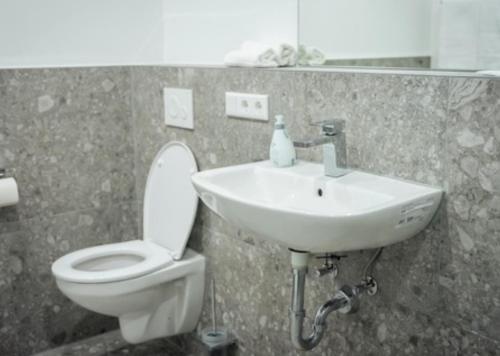 Hotel Central Vis a Vis - Photo 3