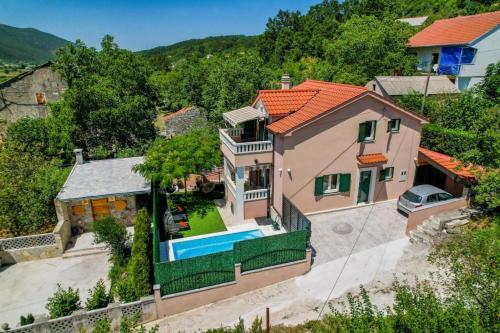Villa Viktoria with private swimming pool in Gizdavac