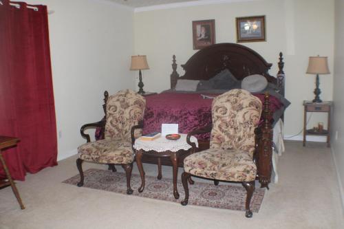 serenity hill bed and breakfast in Brownsville, USA