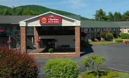 Clarion Inn & Suites Lake George