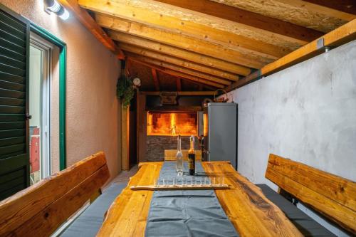 Villa Viktoria with private swimming pool in Gizdavac