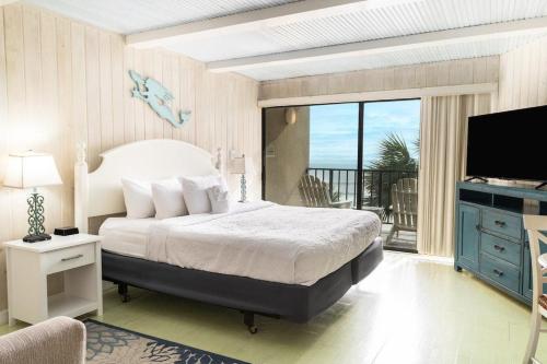 Rustic Charm with Ocean Front Views 3rd Floor, Pawleys Island