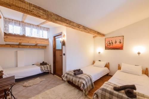 Triple Room with Private Bathroom image 10