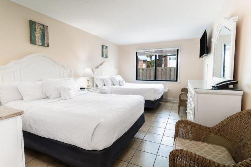 Bright Modern Room First Floor Resort View in Pawleys Island, USA