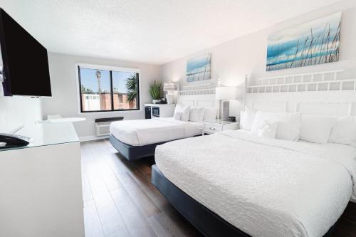 Beach Vibes with Great Amenities on the 2nd Floor, Pawleys Island