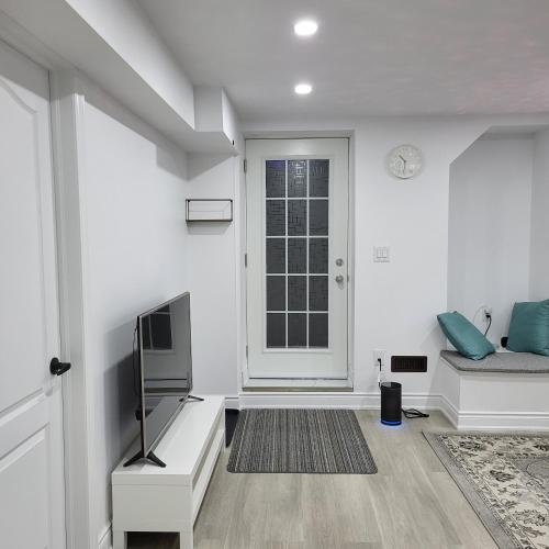 Bright 2 Bedroom Basement Apartment in Angus in Essa (ON)