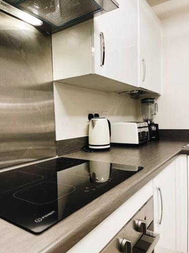 Stunning Private room in a Home - TV, Bathroom & Parking!, Manchester (zdjęcie 8)