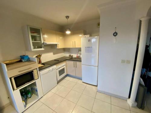 Cocina, Nice Ouest St Isidore- 2P au calme in Saint-Isidore