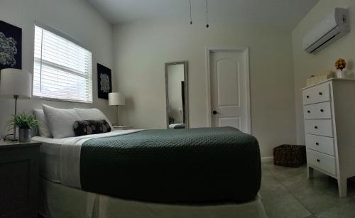 Loft Close to Downtown, Raymond James Stadium, Airport and Many More Places in Tampa, USA