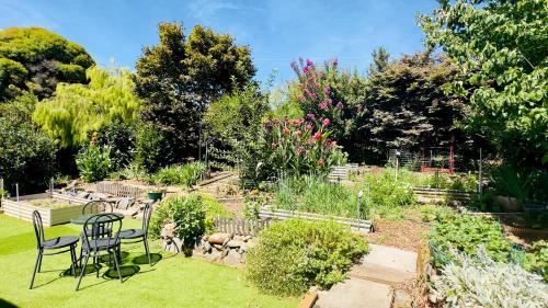 Dārzs, The Garden Cottage in Tawonga