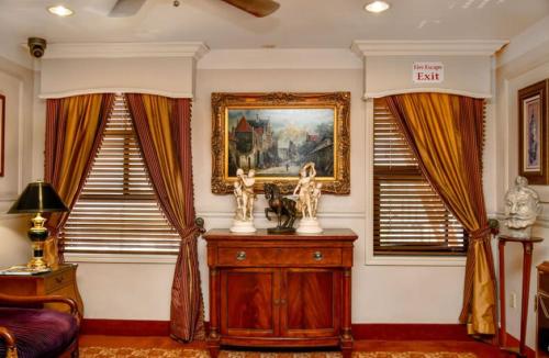 Brand Plaza Hotel near Los Angeles Állatkert