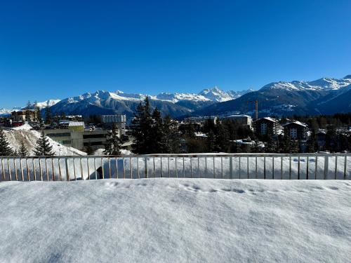 Erkély/terasz, Studio Serenity, 4 min walk to center! in Crans Montana