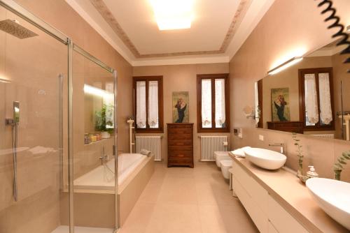 Soderini Splendor: First Floor Palazzo Charm at Castello Square, Benátky (fotografie 6)