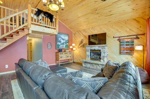 Spacious Gunnison Home Ski, Hike, Bike and Fish! in Gunnisson (CO)