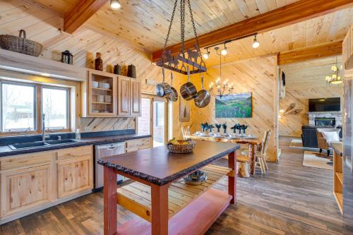 Spacious Gunnison Home Ski, Hike, Bike and Fish! in Gunnisson (CO)