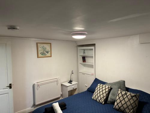 Comfortable Home away from Home, Self Catering Flat, town centre, free parking, Gloucestershire