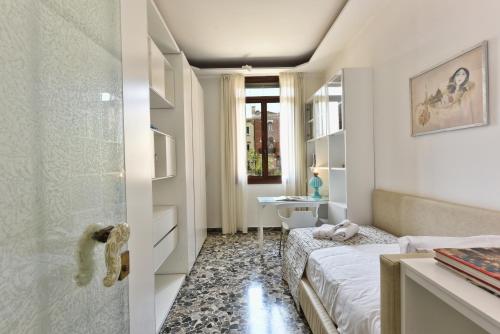 Soderini Splendor: First Floor Palazzo Charm at Castello Square, Benátky (fotografie 7)