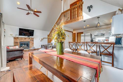 Poconos Hideaway in Arrowhead Lake with Game Room! in Pocono Lake, USA