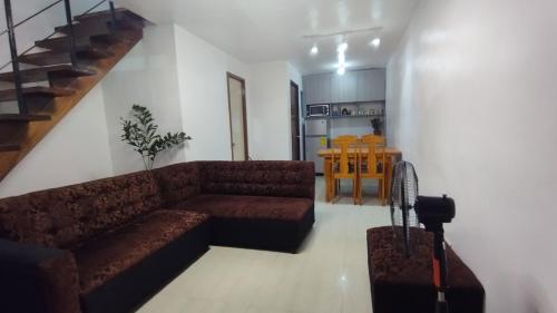 Furnished 2 Bedroom Townhouse Near Airport