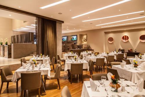 罗萨莱斯广场酒店