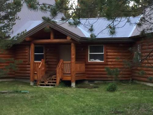 Luxury Lodge Perfect for Family Reunions /Retreats in Island Park, USA